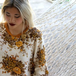 Sweatshirt écru et ocre à imprimé fleuri